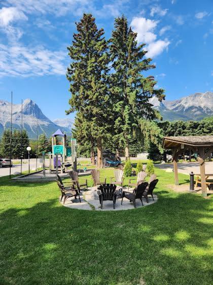 Rundle Mountain Lodge كانمور المظهر الخارجي الصورة