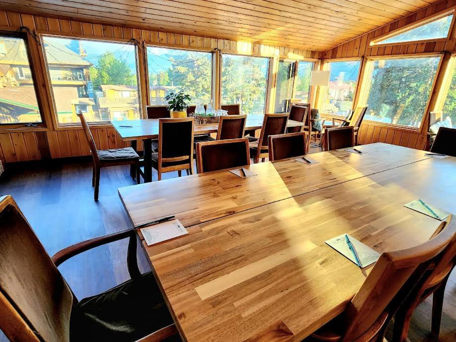 Rundle Mountain Lodge كانمور المظهر الخارجي الصورة