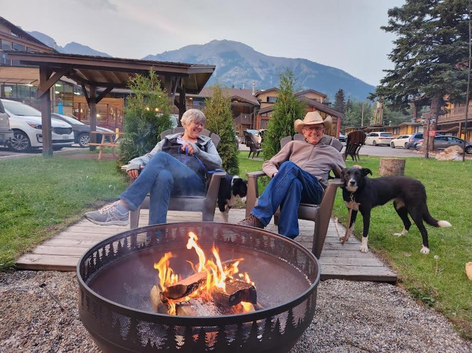 Rundle Mountain Lodge كانمور المظهر الخارجي الصورة