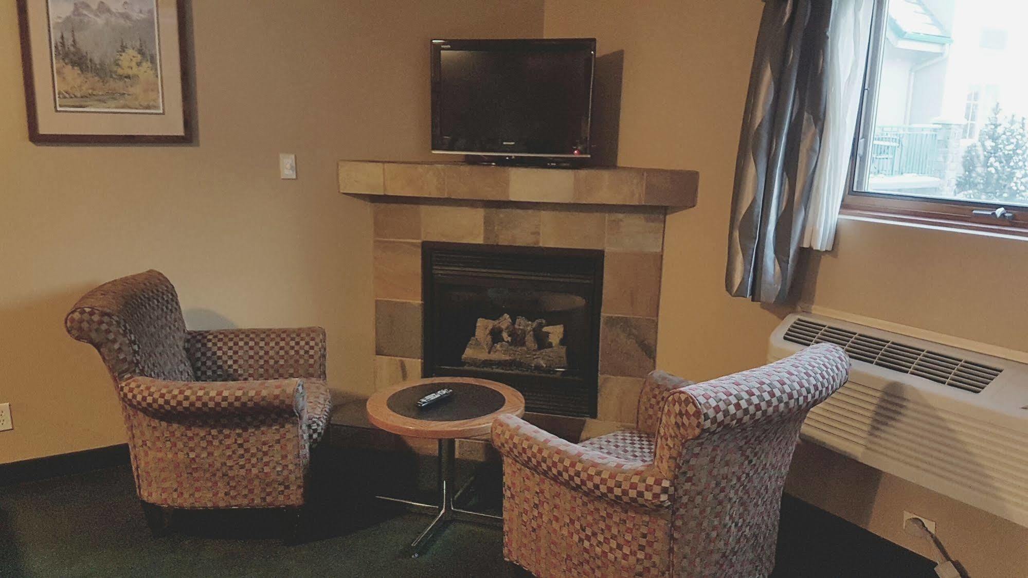 Rundle Mountain Lodge كانمور المظهر الخارجي الصورة